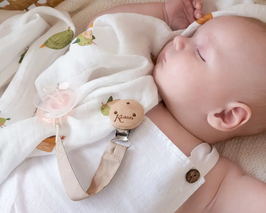 lantisor-suzeta-beige